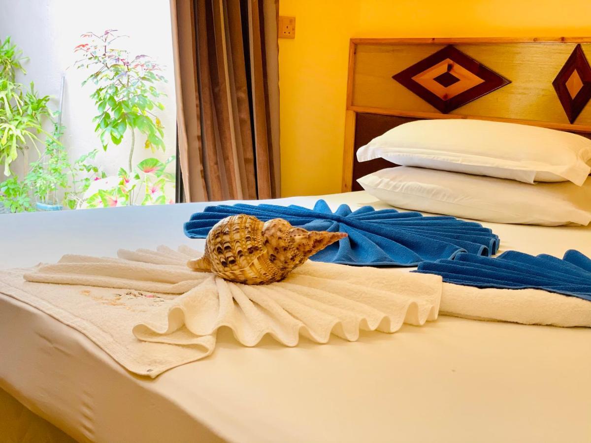Siesta Beach Hotel Maafushi Bagian luar foto