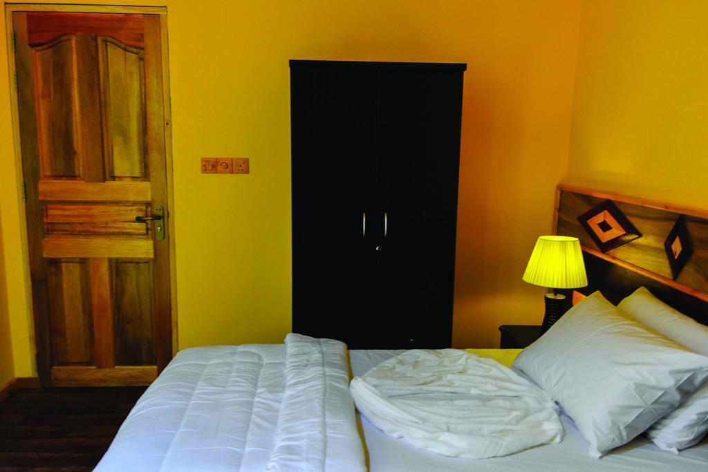 Siesta Beach Hotel Maafushi Bagian luar foto