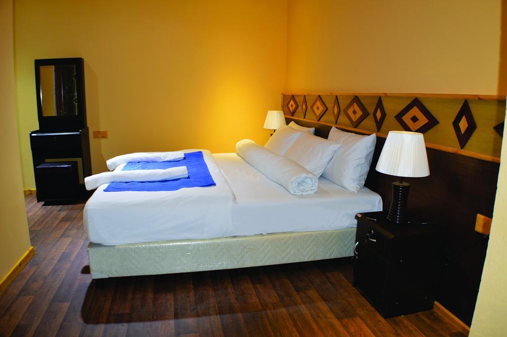 Siesta Beach Hotel Maafushi Bagian luar foto