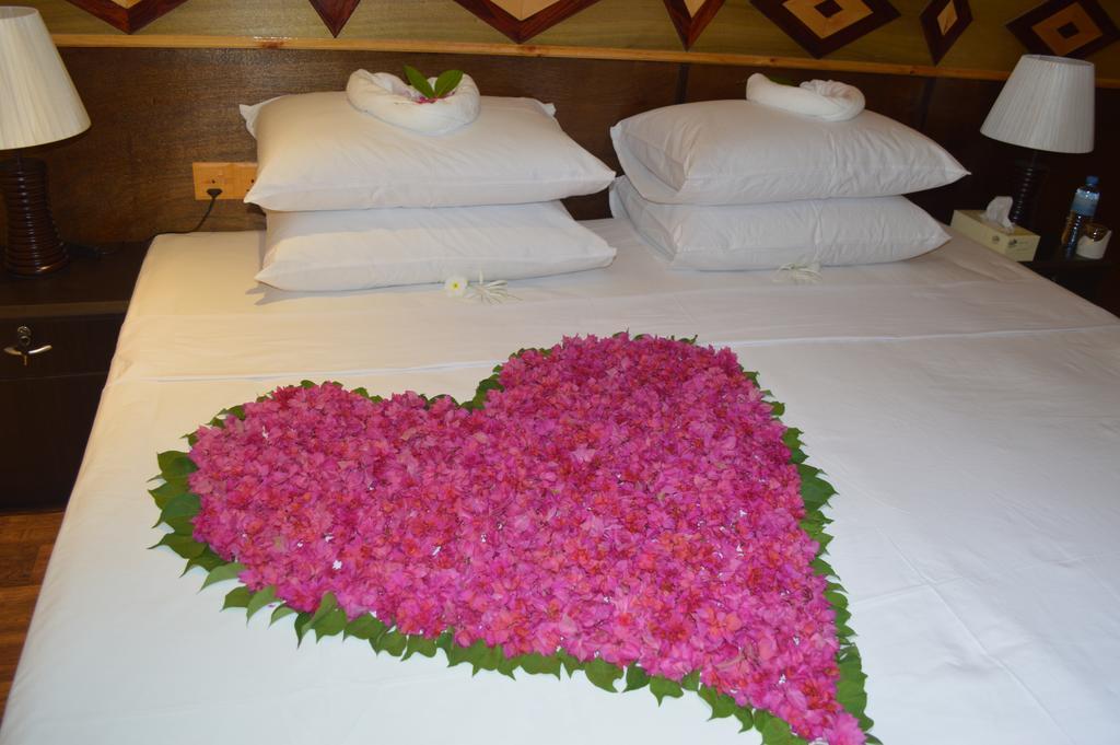 Siesta Beach Hotel Maafushi Bagian luar foto